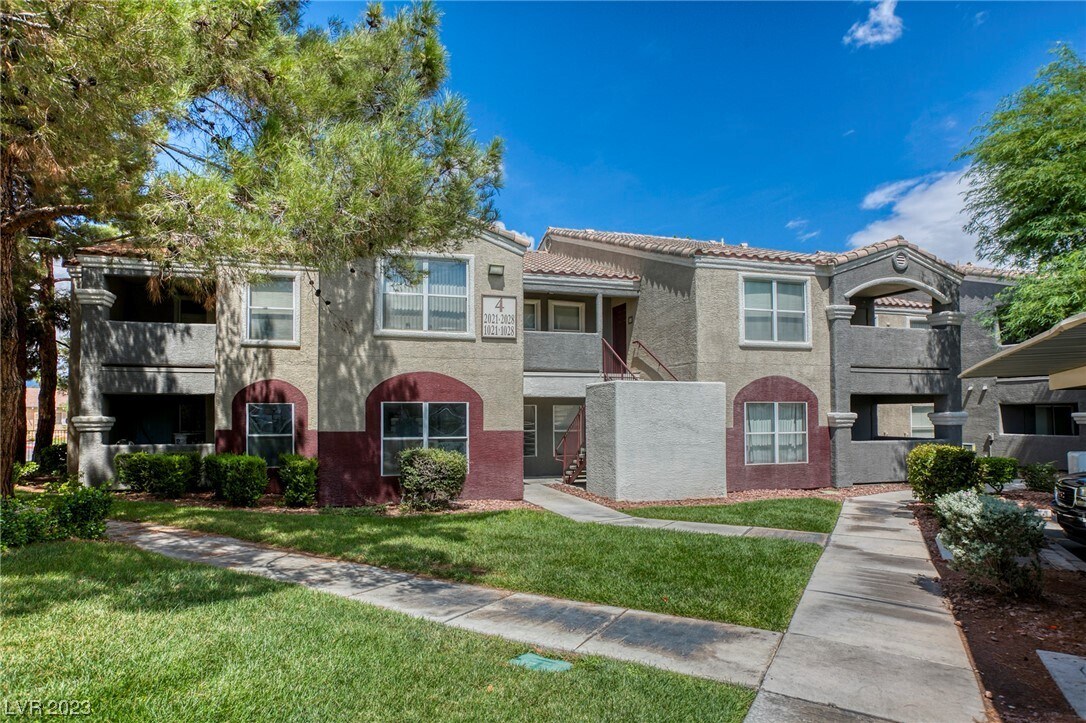 3380 W Hacienda Ave