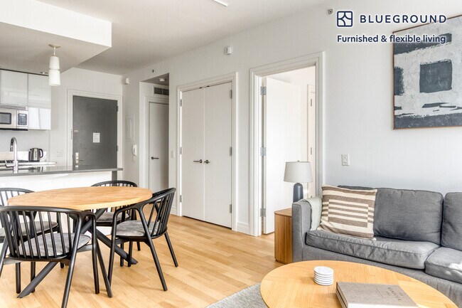 Building Photo - 550 W 54th St