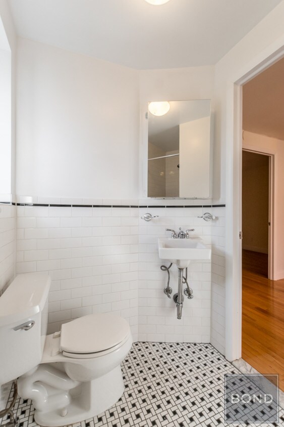 Building Photo - 273 Mott St