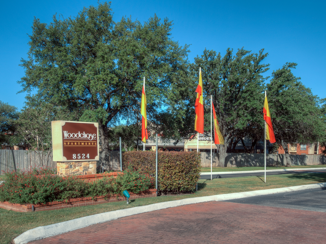 ¡Bienvenidos! - Woodchase Apartments