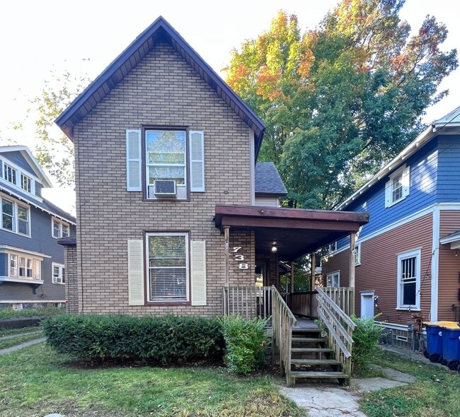 Building Photo - 738 Fountain St NE