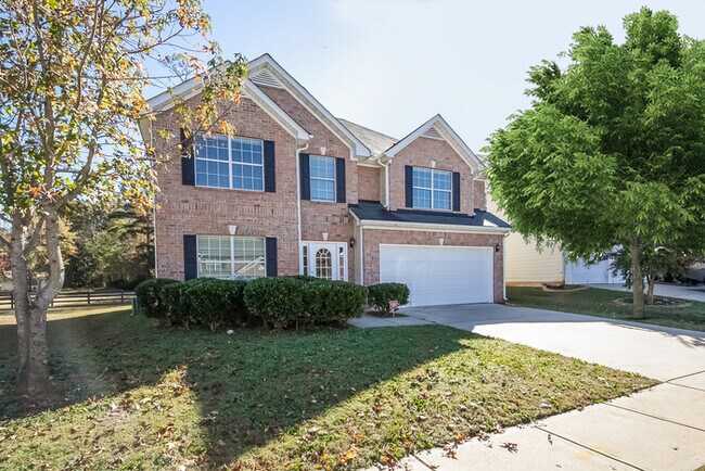 Building Photo - HALF OFF!!! Lovely 4 Bedroom Home located ...