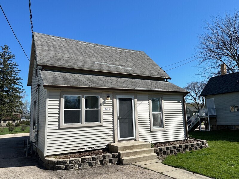 Primary Photo - 11604 Main St