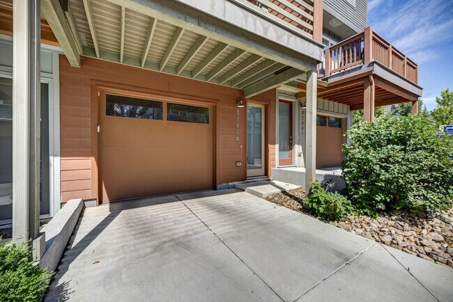 Building Photo - Luxury 2 Bedroom 2.5 Bath Near Waneka Lake Louisville