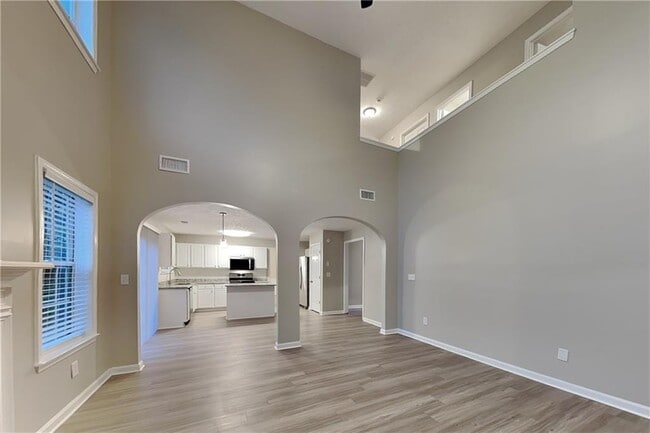 Building Photo - 400 Manor Glen Dr