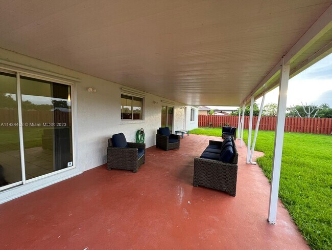 Foto del edificio - 14871 SW 150th St