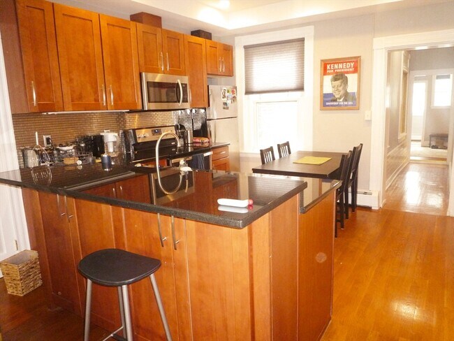 Foto del edificio - 56 Kirkland St