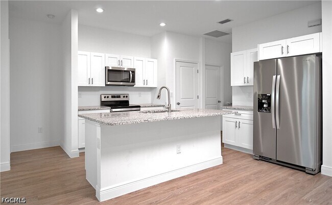 Foto del edificio - 3047 S Beechwood Cir