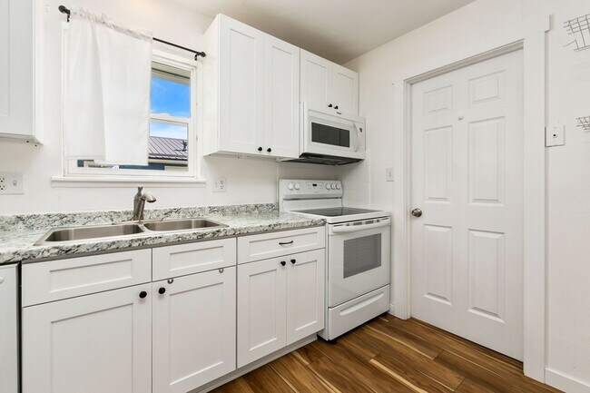Building Photo - 4041 Goodell Ln