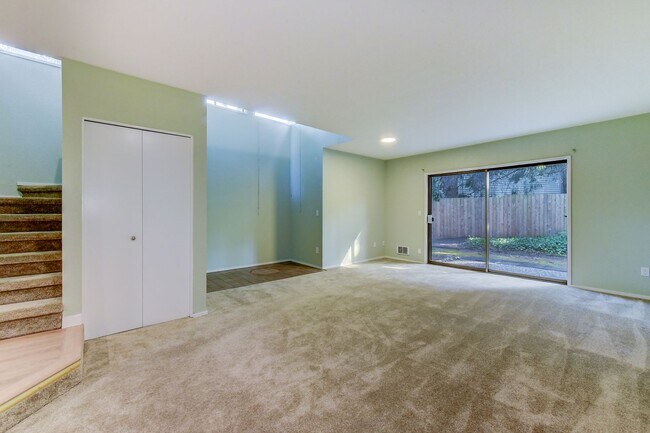 Foto del edificio - Renovated Townhome
