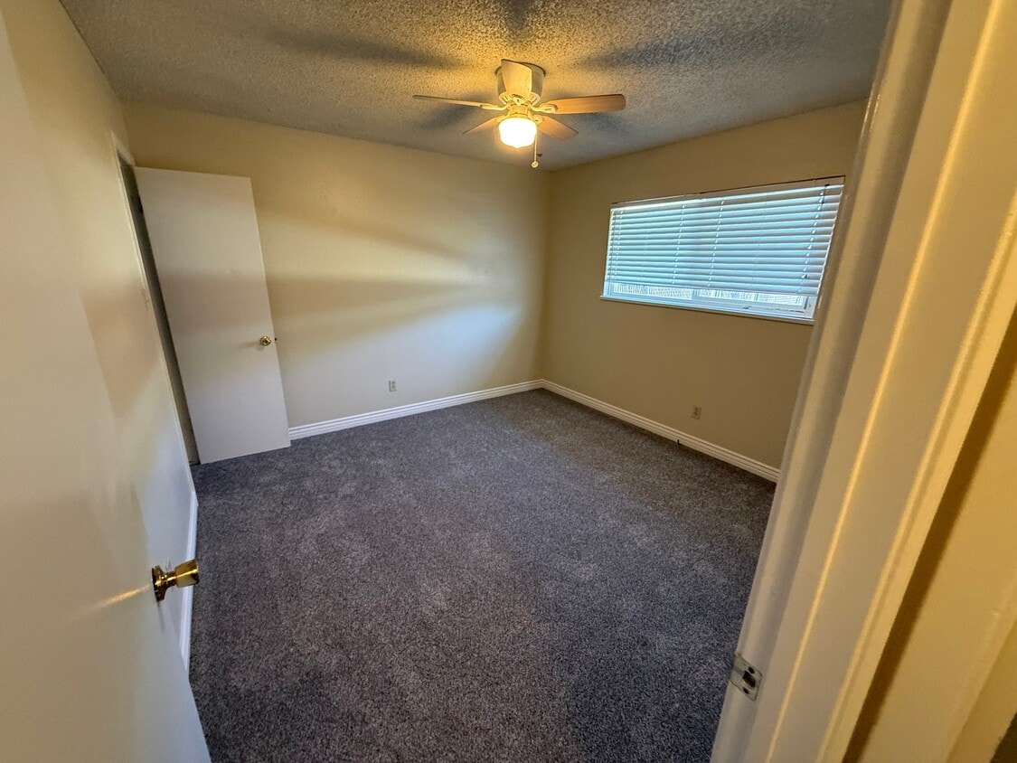 Building Photo - 855 Gardella Ave