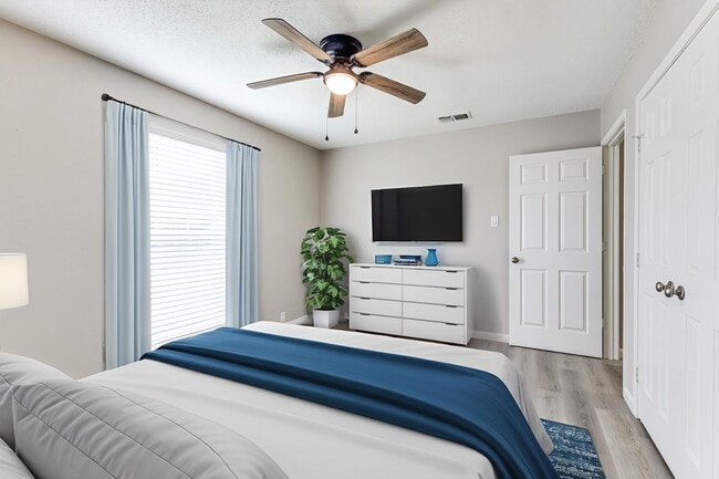 Building Photo - NEWLY RENOVATED • Stunning 3 Bedroom Duplex