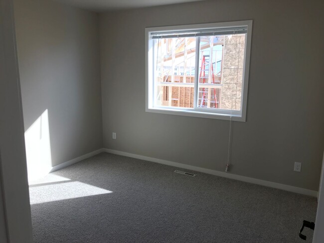 Building Photo - 3 Bed 3 Bath