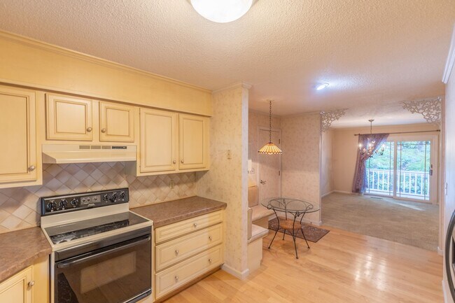 Building Photo - End unit 2 bedroom 2 bathroom Condo