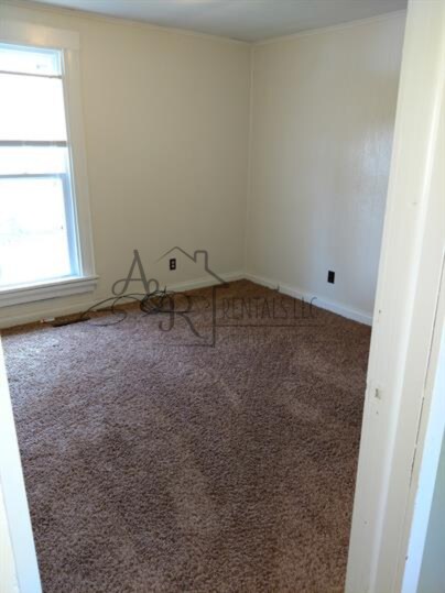 Building Photo - 1205 S Elm St