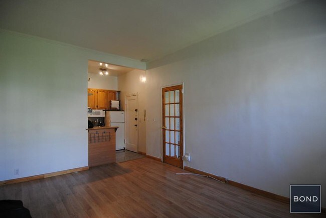 Building Photo - 231 E 31st St