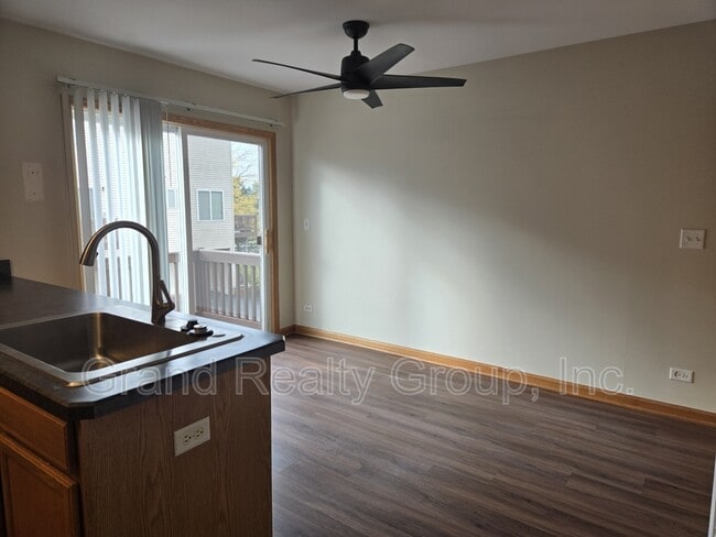 Foto del edificio - 552 Richard Brown Blvd