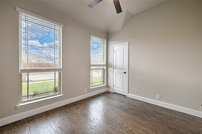 Building Photo - 521 Livia Irene St