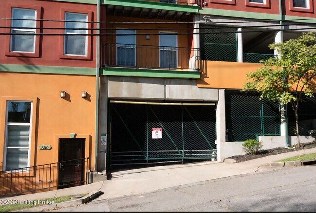 Foto del edificio - 2411 Brownsboro Rd