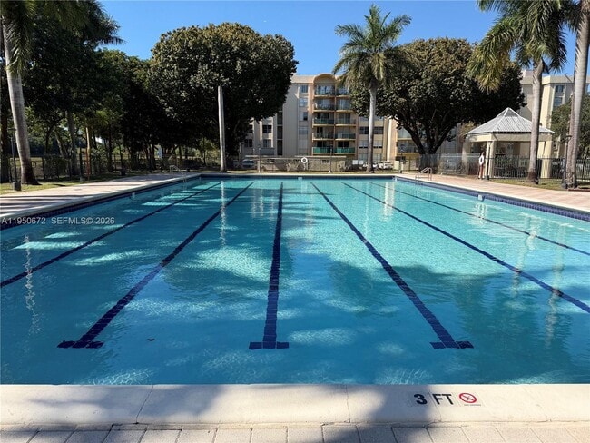 Building Photo - 9340 Fontainebleau Blvd