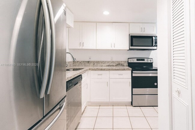 Building Photo - 9330 Lagoon Pl