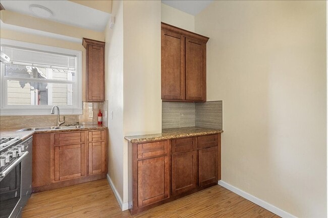 Building Photo - 1012 Walnut St