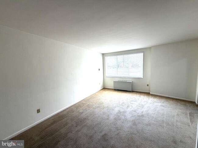Foto del edificio - 10401 Grosvenor Pl