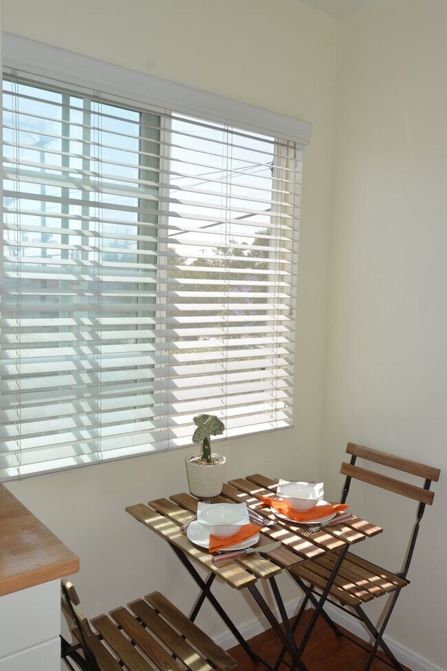 Foto del edificio - Kensington_Upper level Spacious 1Bed 1Bath reserved parking