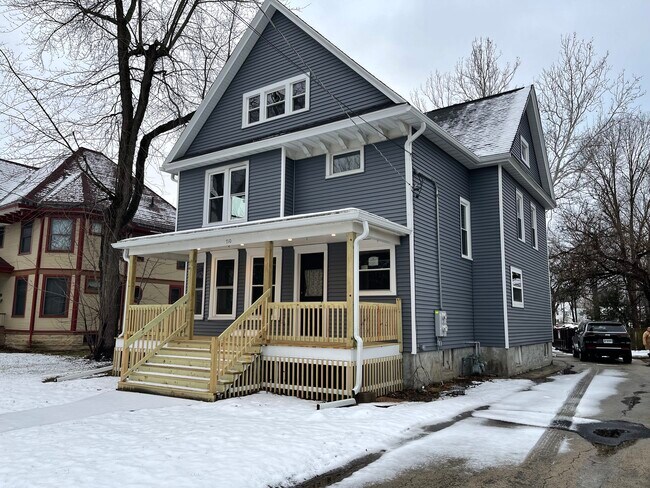 Building Photo - 710 N State St