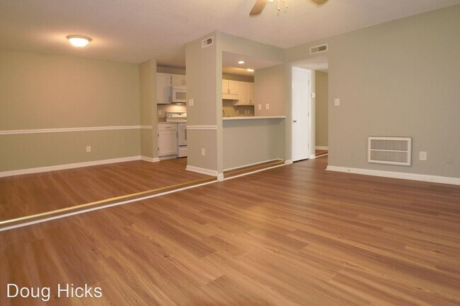 Foto del edificio - 2 br, 2 bath House - 821-H Farmhurst Dr
