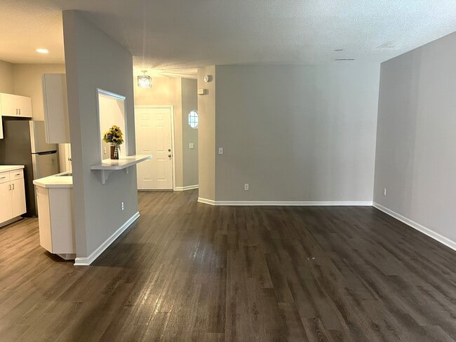 Building Photo - 1600 Sturdivant Dr