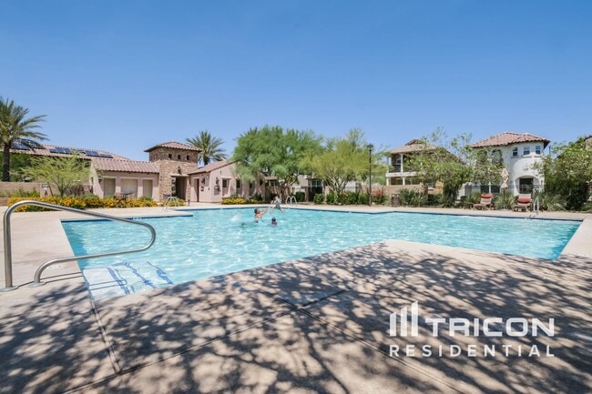 Building Photo - 12564 W Hummingbird Terrace