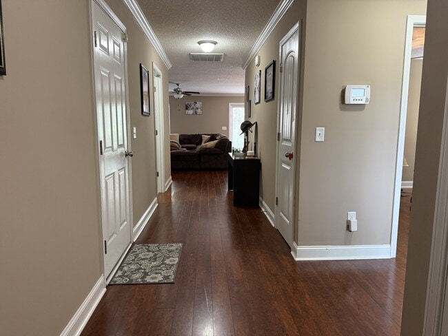 Building Photo - 718 Highgrove Ct
