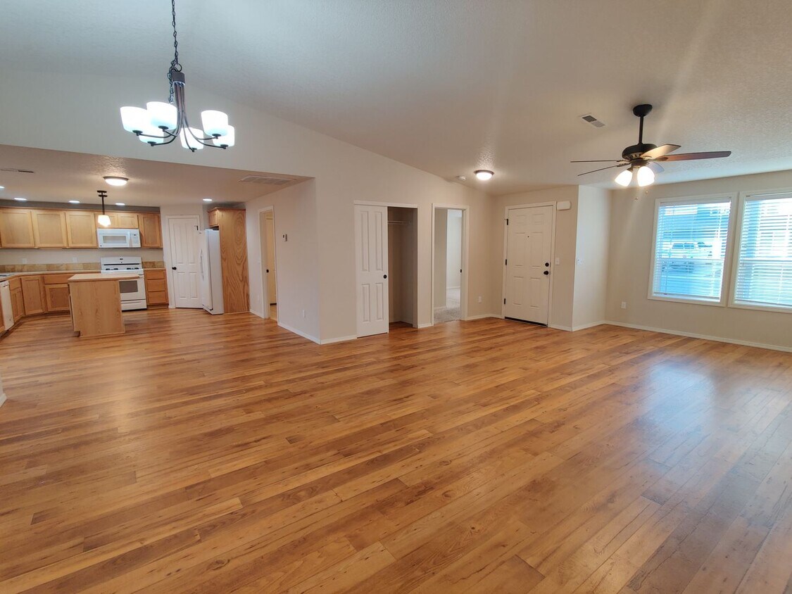 Foto principal - North Pasco Location off Road 68 with TWO ...