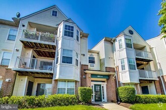 Building Photo - 8911 Town Center Cir