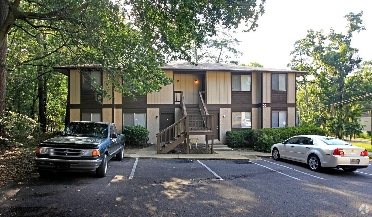 Building Photo - 744 Pointe Ct