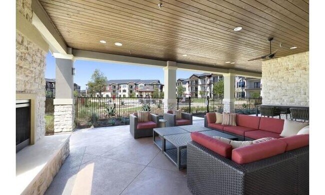 Foto del edificio - 7740 183A