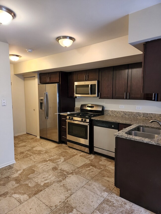 Building Photo - 15511 Westminster Dr