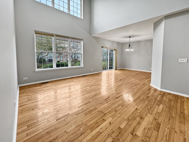 Building Photo - 667 Shakespeare Dr