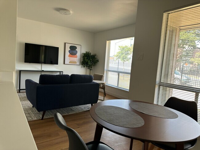 Foto del edificio - 10111 Golden Meadow Dr