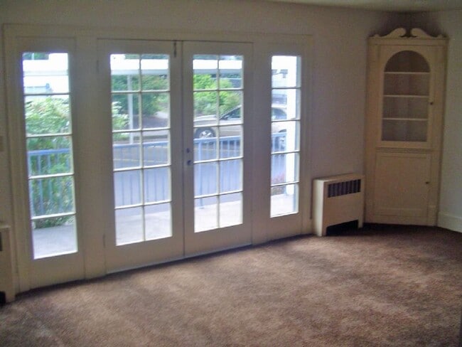 Foto del edificio - West Springfield near Autzen large home with basement