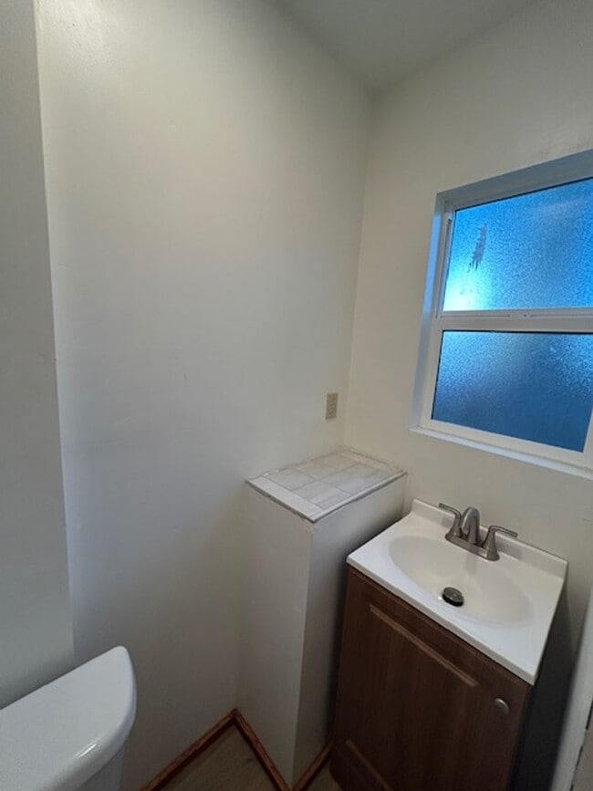 Building Photo - 39981 Hillcrest Dr