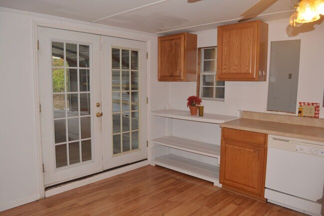 Building Photo - 3 Bedroom 2 Bath located in Lillington
