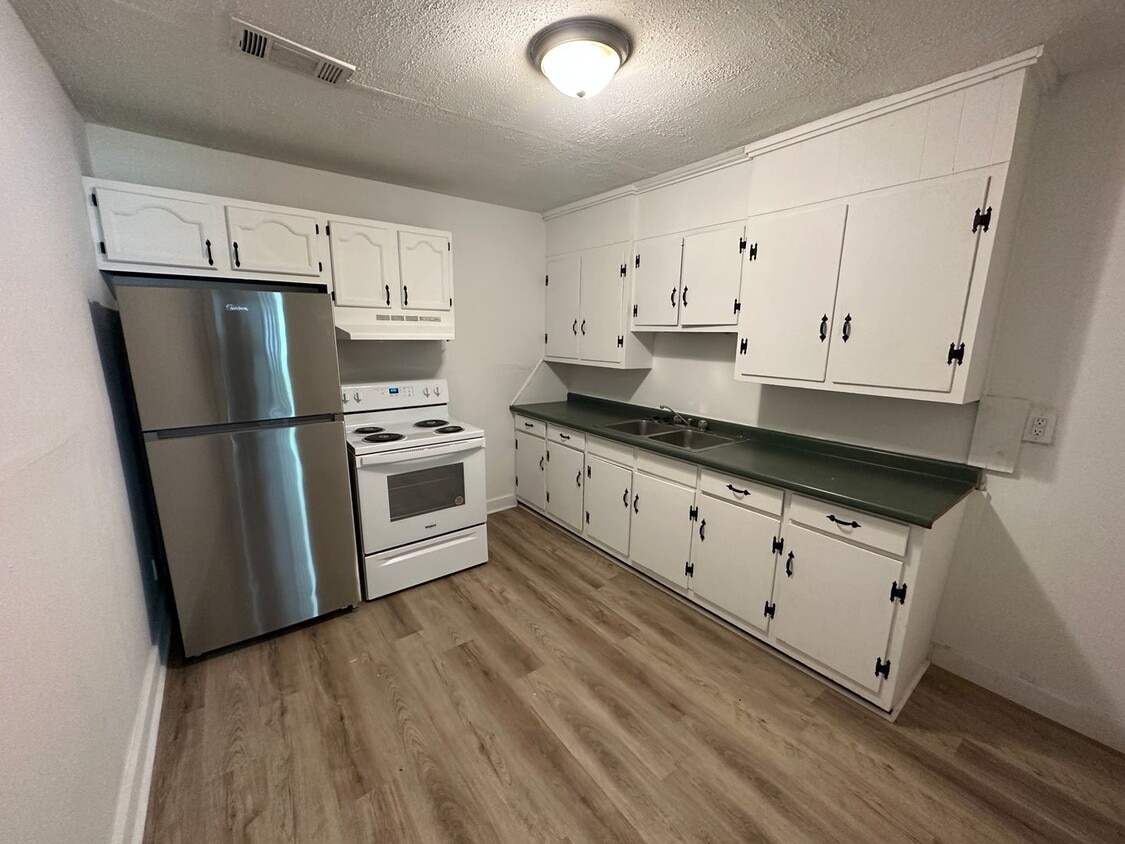 700 Sycamore St Unit 700 Sycamore Street, Murray, KY 42071 Room for