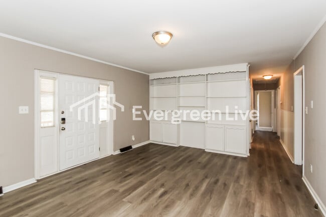 Building Photo - 820 Ridge Ln Dr