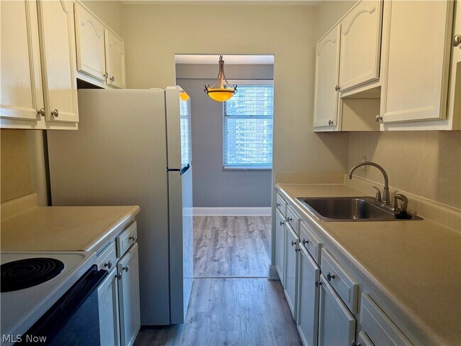 Foto del edificio - 11850 Edgewater Dr