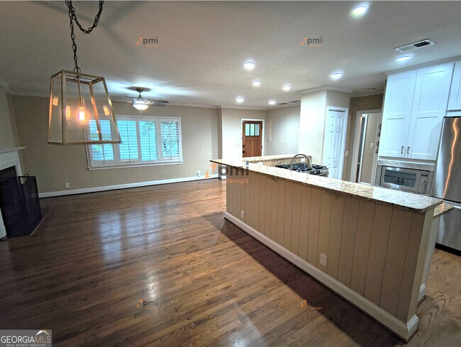 Building Photo - 2221 Melante Dr NE