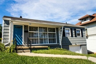 Building Photo - 1617 Crestmont Dr