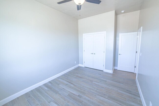 Building Photo - Brand New Townhome In Hurricane