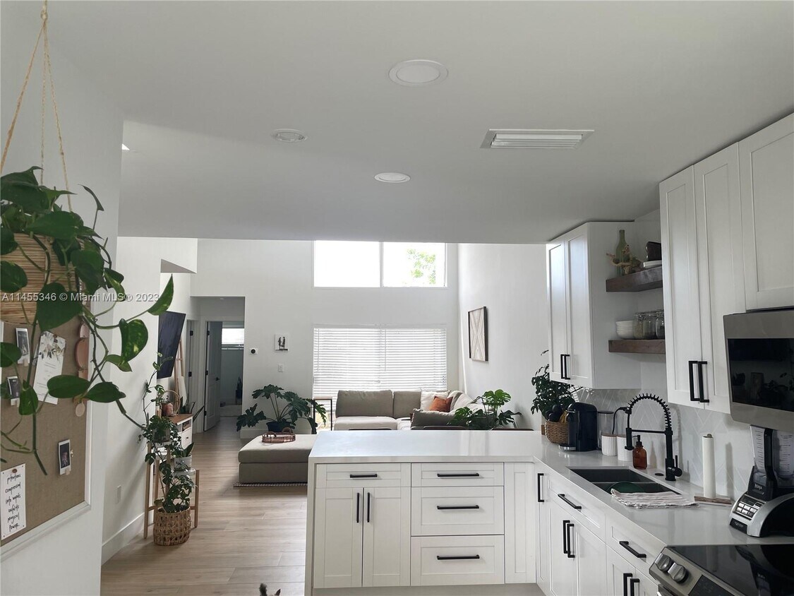 Foto principal - 10700 NW 30th Pl
